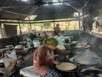 Pekerja rakik kacang di Tanah Datar.