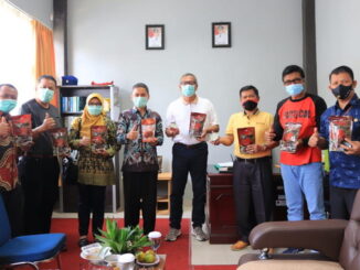 Wako Payakumbuh bersama Kepala BPOM Padang di Sentra UKM Randang.