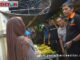 Walikota Sawahlunto sedang berdialog dengan pedagang pasar.