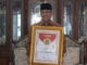 Bupati Gusmal dengan paiagam IGA Tahun 2020.