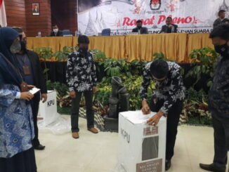 KPU Bukitinggi gelar rapat pleno rekapitulasi hasik penghitungan suara Pilkada Gubernur dan Wakil Gubernur Sumbar, serta Walikota dan Wakil Walikota Bukittinggi.