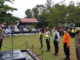 Kapolres Sijunjung, AKBP. Andry Kurniawan, S. Ik, M. Hum, tengah menerima laporan dari peserta apel.