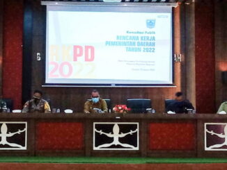Bupati Kabupaten kepulauan Mentawai Yudas Sabaggaletsaat memimpin Rapat konsultasi publik RKPD tahun 2022,