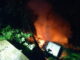 Dumptruk yang terbakar .