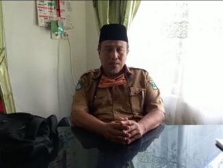 Drs Asril kepala SMA N 1 Solsel.
