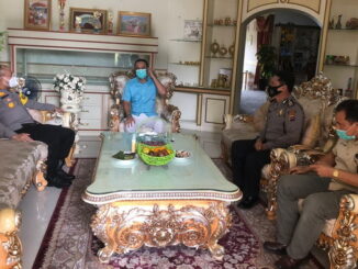 Kapolres Sijunjung, AKBP. Andry Kurniawan bersilaturahmi dengan Cabup Benny Dwifa Yuswir di kediaman di jorong Kampung Baru Nagari Sijunjung.