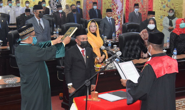 Pelantikan Dodi Hendra sebagai Ketua DPRD Kab. Solok.