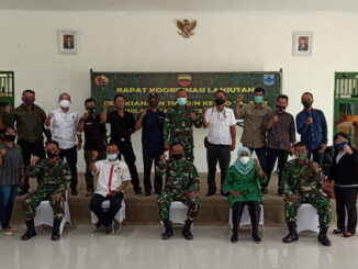 Photo bersama Insan Pers, di Aula Makodim 0319 Mentawai, menjelang dilaksanakan TMMD ke- 110 Di Kabupaten kepulauan Mentawai.