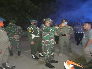 Tim terpadu penegakan Perda saat melakukan razzia yustisi.