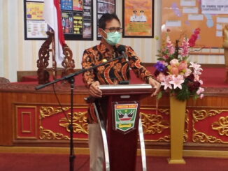 Gubernur Irwan Prayitno saat membuka bimtek.