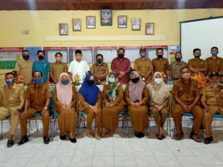 Leonardy Harmainy bersama perangkat Nagari Tandikat.