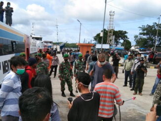 Pemantauan penegakan disipin protokol kesehatan di dermaga Tua Pejat.