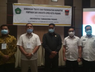 Pimpinan dan Anggota DPRD Kota Panang.
