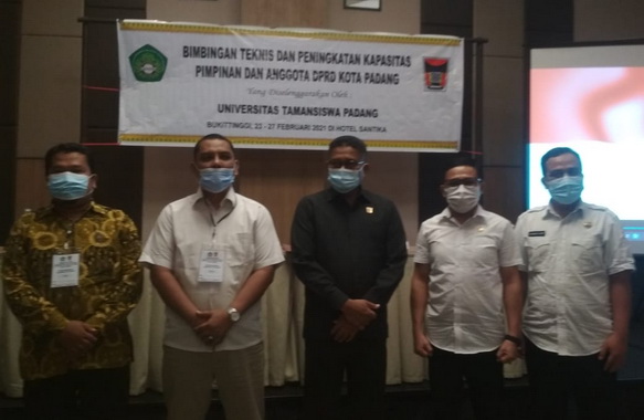 Pimpinan dan Anggota DPRD Kota Panang. Pimpinan dan Anggota DPRD Kota Panang.