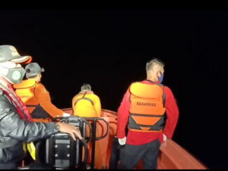 Tim penyelamat yang turun ke lokasi sasaran.