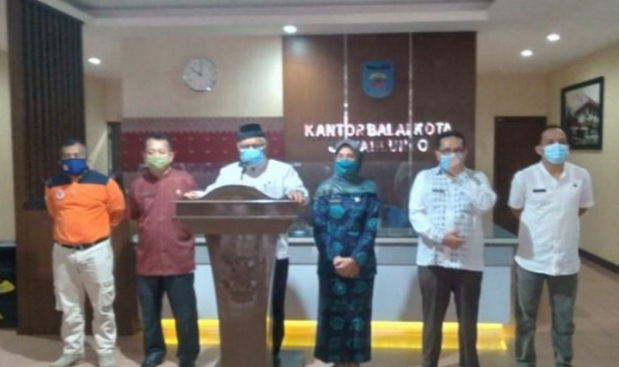 Wawako Zohirin Sayuti saat emberi penlelasan.