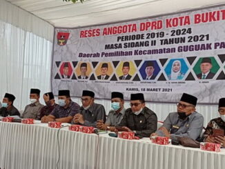 Anggota DPRD Bukittinggi saat melakukan reses.