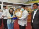 Bupati Padang Pariaman Suhatri Bur saat menerima penghargaan dari Presiden ASITA Dr.H.Rasmiati, MSi.