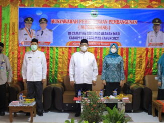 Bupati H. Benny Utama saat meresmikan Musrenbang Kec. Simpati.