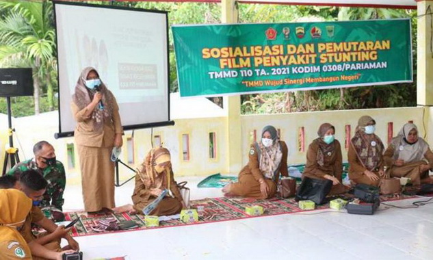 Desmiati saat memberi penyuluhan.