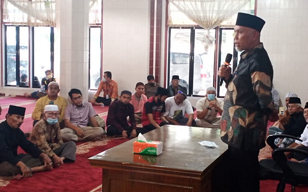 Gubernur Mahyeldi saat memberi ceramah.