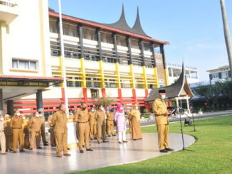 Gubernur Mahyeldi saat memberi pengarahan.