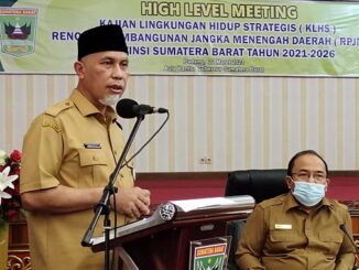 Gubernur Mahyeldi saat memberi sambutan.