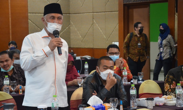 Gubernur Mahyeldi saat menyampaikan visi misi pembangunan Sumbar.