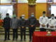 Ketua DPRD Sumbar Supardi dan Wakil Ketua DPRR Sumbar Irsyad Safar poto bersama bersama Gubernur Sumbar Mahyeldi Ansharullah usai penanda tanganan nota kesepakatan (1)