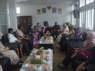 Pertemuan Dr.Liferdi Lukman, Wawako Asrul & Kadistan Ade Nafrita Anas dan staf di Balaikota Padang Panjang.