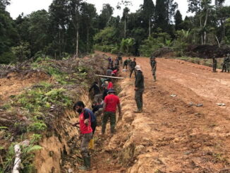 Pengerjaan proyek TMMD di Bukit Pamewa.