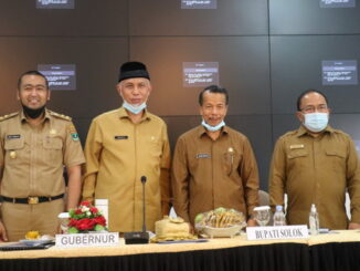Plh Bupati Solok bersama Gubernur dan Wagub Sumbar.