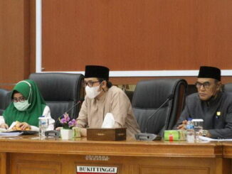 Wako Erman Safar memimpin rapat persiapan mengikuti penilaian APE.