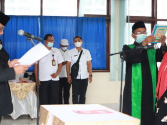 Bupati Rusma Yul Anwar melantik Emirda Siswai Pj Sekda Pesisir Selatan.