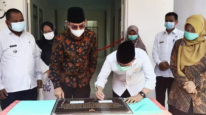Drs. H. Darul Siska Anggota Komisi X DPR RI dan Deri Asta, SH Walikota Sawahlunto.