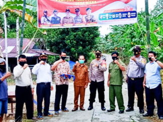 Forkopimcam Sipora Selatan bersama Kepala Desa Mara, Staf Desa Mara dan masyarakat sekitarnya.