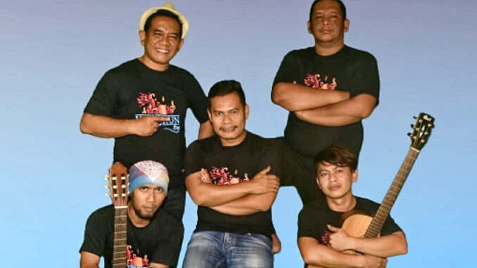 Para personal grup band Heniikun Bay.