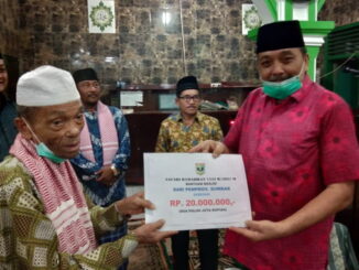 Penyerahan bantuan dari Pemprov Sumbar.