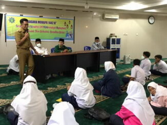 Wawako Erwin Yunaz saat membuka Pesantren Ramadah SMP Muhammadiyah Payakumbuh.