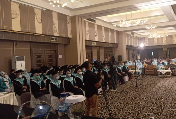Wisuda ke 15 STIKES Syedza Saintika.
