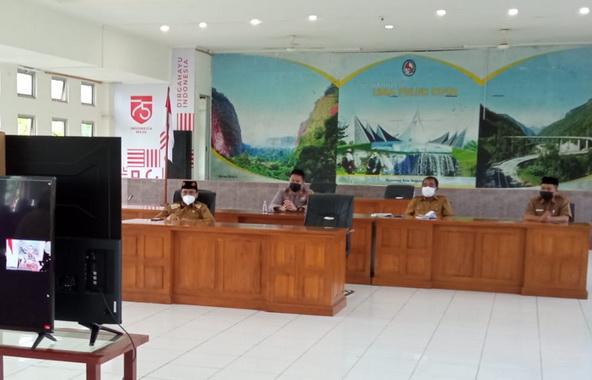 Bupati dan Forkopimda Kab. Limapuluh Kota saat mengikuti rakor secra virtual.