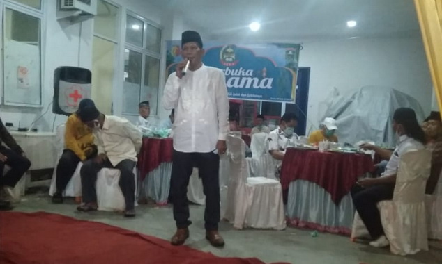 Efriyon Coneng saat memberi sambutan.