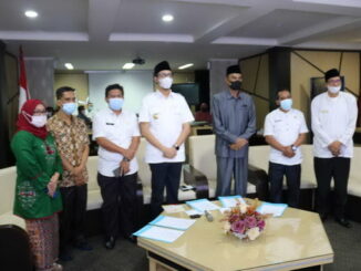 Foto bersama usai penerimaan WTP secara daring.
