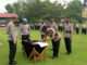 Kasat lantas Polres Sijunjung yang baru AKP. Bayful, SH tengah menandatangani pakta integritas disaksikan Kapolres AKBP. Andry Kurniawan, S. Ik, M. Hum.