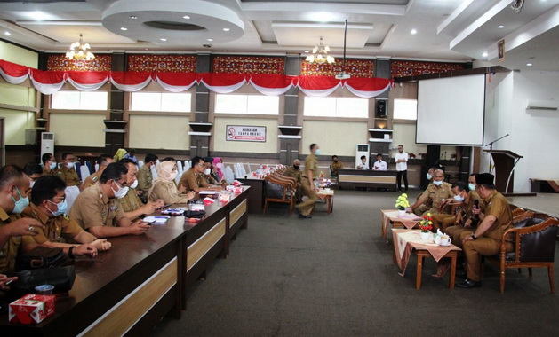 Pertemuan bupati Solok dengan Dinas PU, BPBD dan camat.