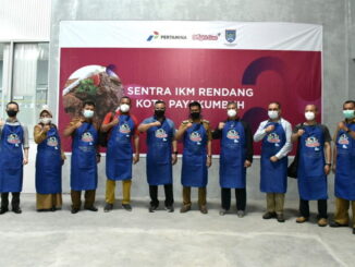 Rombongan Perwira Siswa Sesko TNI di centra IKM randang Payakumbuh.