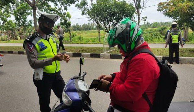 Salah satu giat anggota Poles Pariaman.