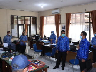 Sekdako Payakumbuh saat sidak ke Dinas PUPR Payakumbuh.