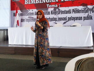 Sekdako Sawahlunto Dr.dr.Hj. Ambun Kadri, MKM saat menutup Bimtek Manajemen SAKIP.