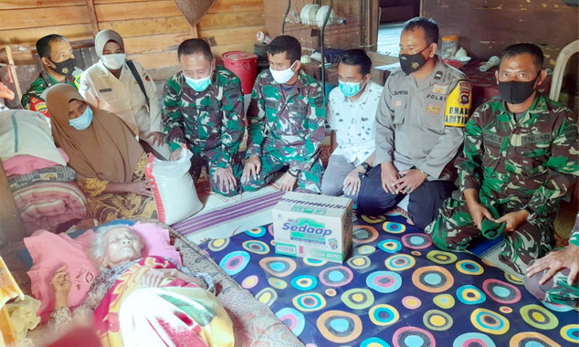 Anjangsana dan tali asih ke rumah Veteran Pejuang Kemerdekaan RI (PKRI) yang sedang terbaring menderita sakit.